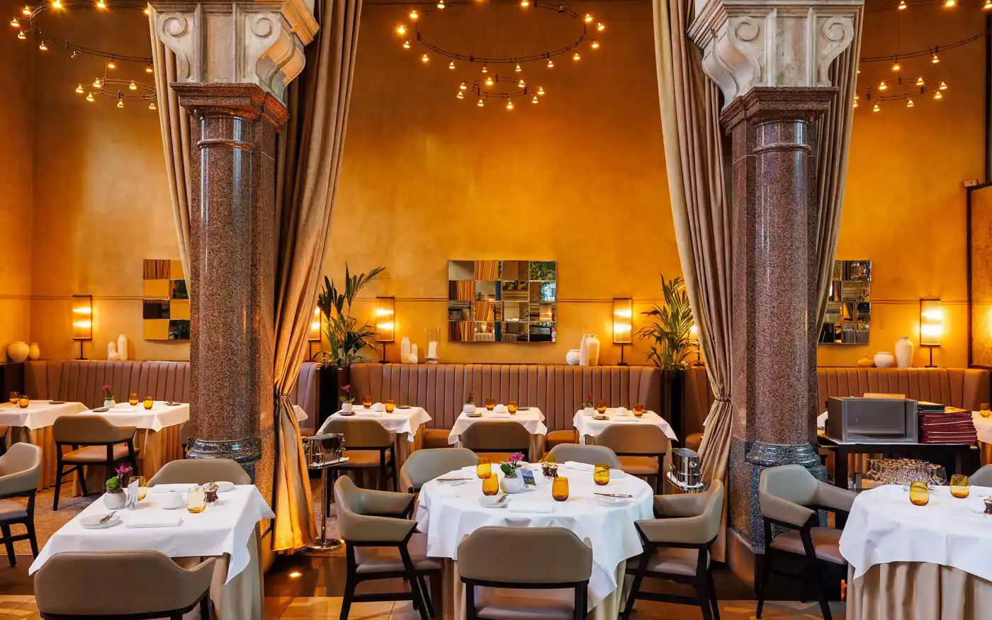 Galvin La Chapelle grand dining room with vaulted ceiling and columns, Spitalfields, London