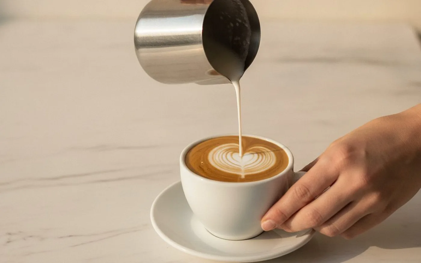 Latte art pour with Creatista microfoam
